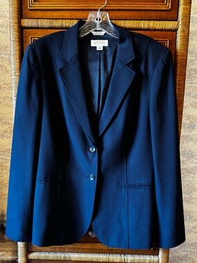 Talbots Women's Classic Navy Lined Two-Button Blazer Wool Blend Sz 8